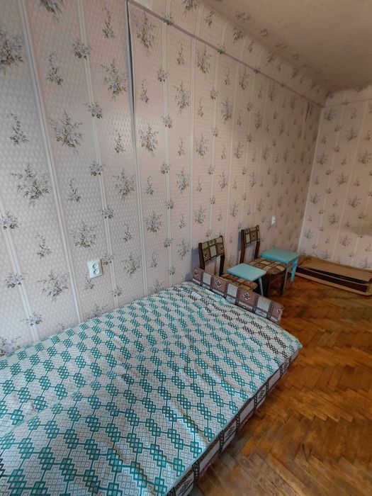 Продаж 1 кім кв Космос 3 поверх