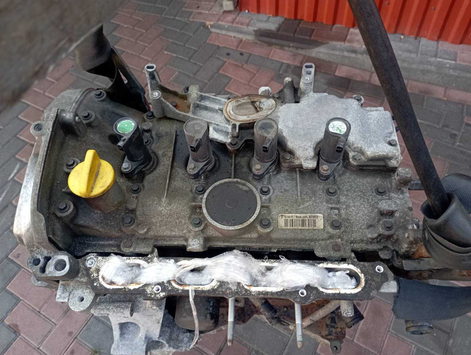 Двигатель 1,6 MPI 16v K4M 696 Dacia Duster