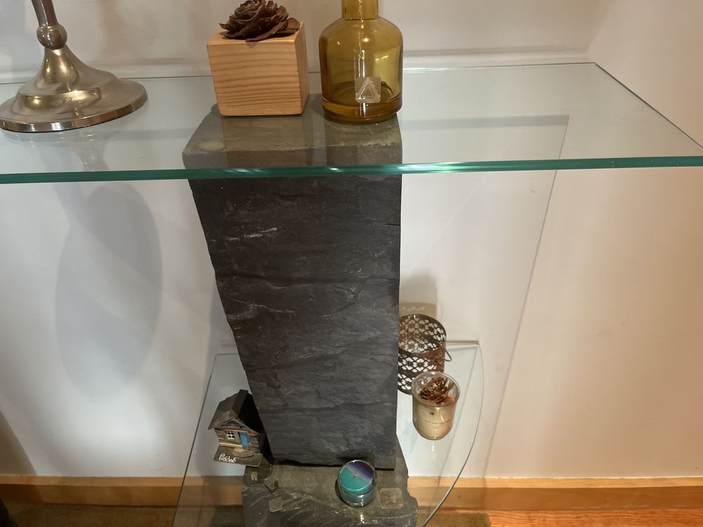 Mesa  vidro com 4 coluna de ardósia
