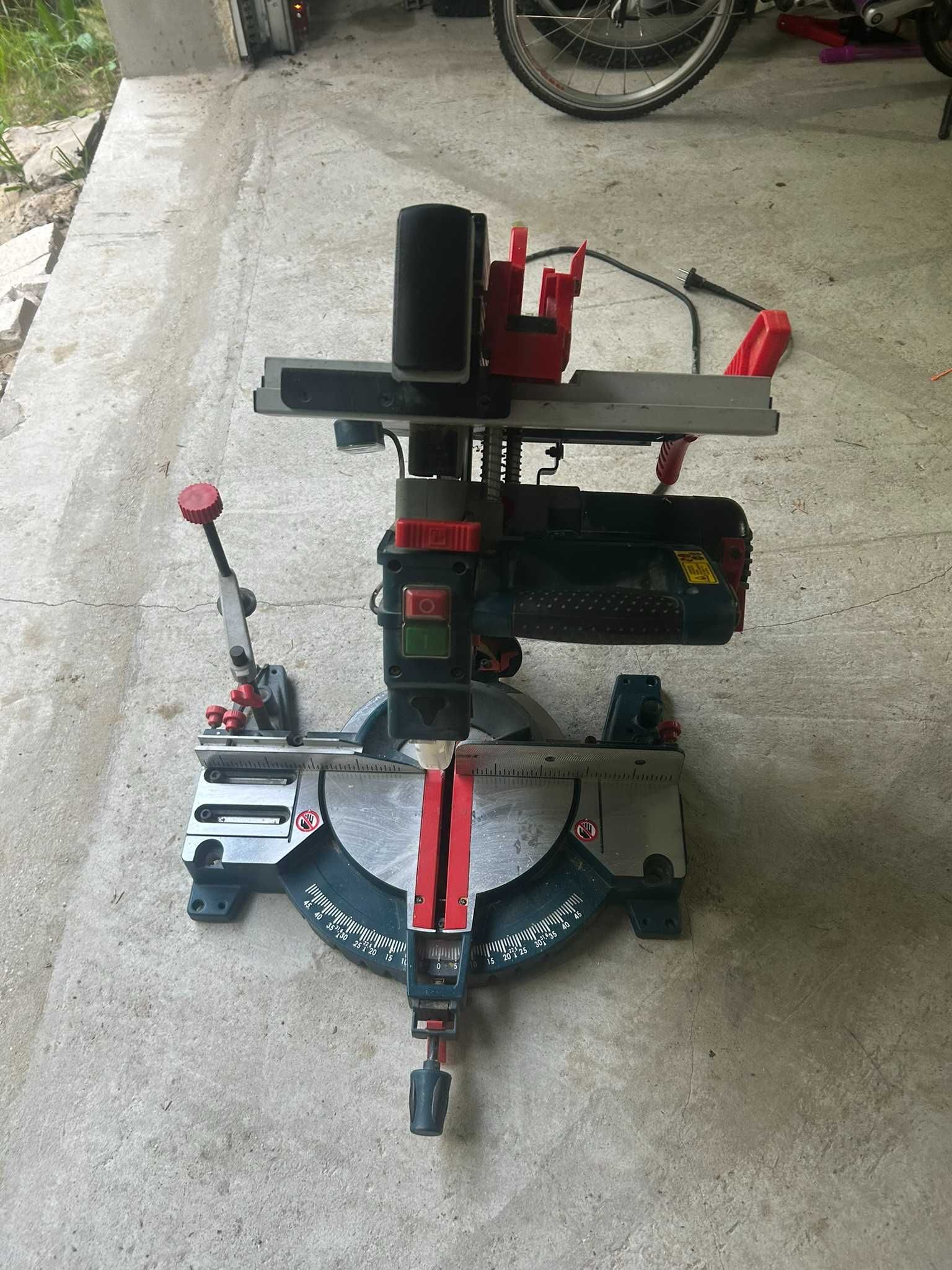 Stacjonarna piła uniwersalna BOSCH GTM 12 JL Professional