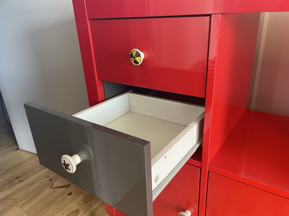 Designerska komoda lakierowana