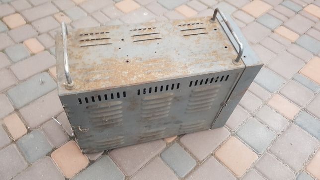 Ящик металический с вентиляцией