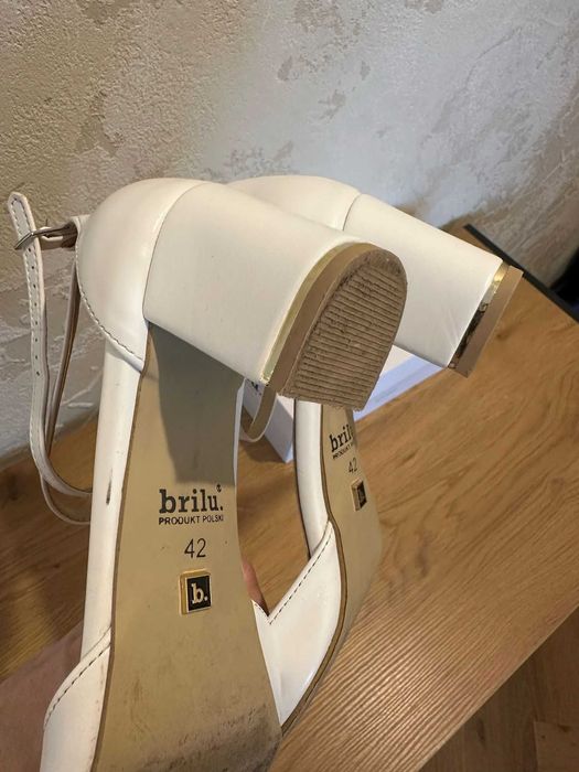 Buty ślubne BRILU czółenka, na słupku, białe, roz 42