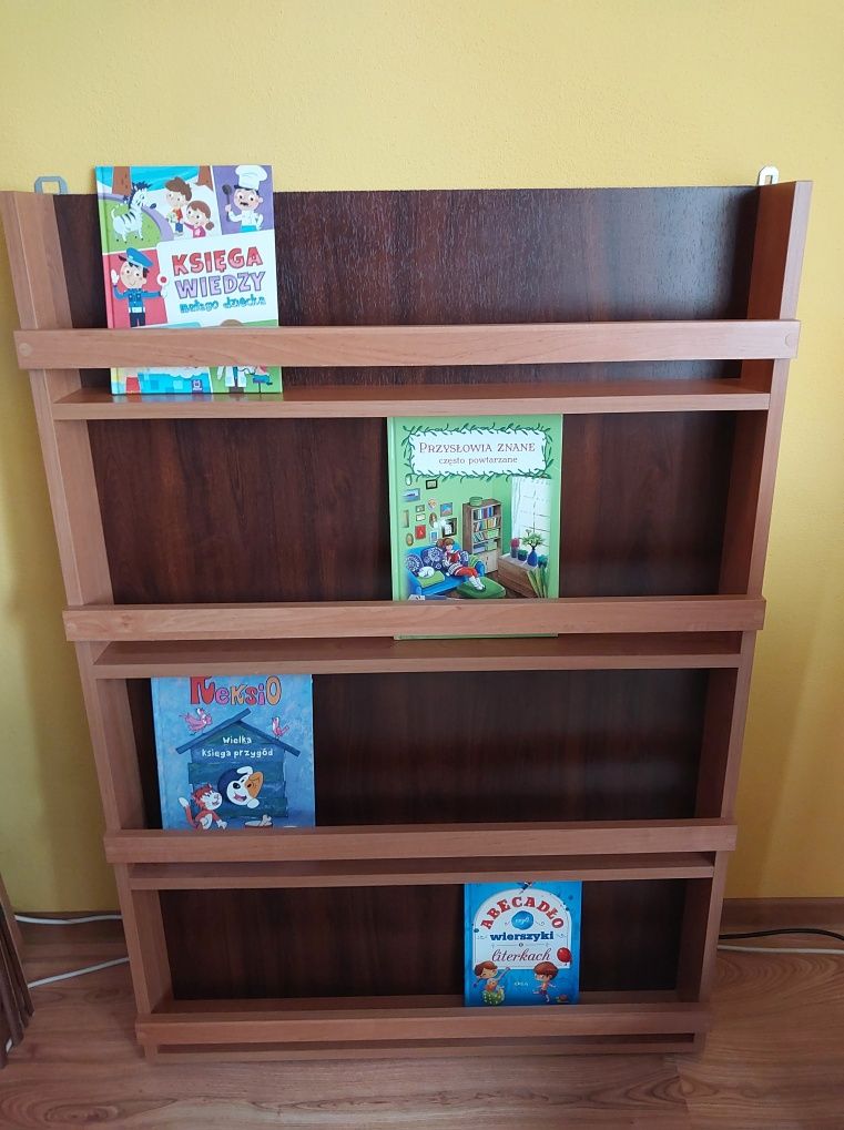 Półka, regał na książki dla dzieci