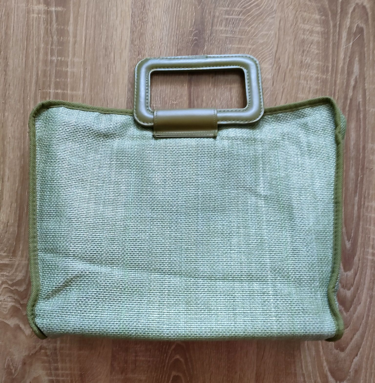 Torebka A4 do ręki Avon