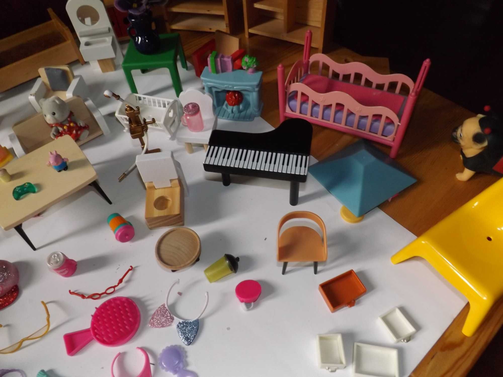 Mebelki drewniane, plastikowe dla lalki Barbie meble zabawki