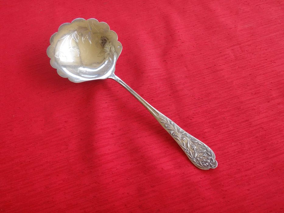 Srebrna  łyżka  do  sałatki