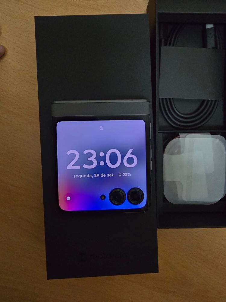 Moto - Motorola Razr 50 Cinzento = Novo