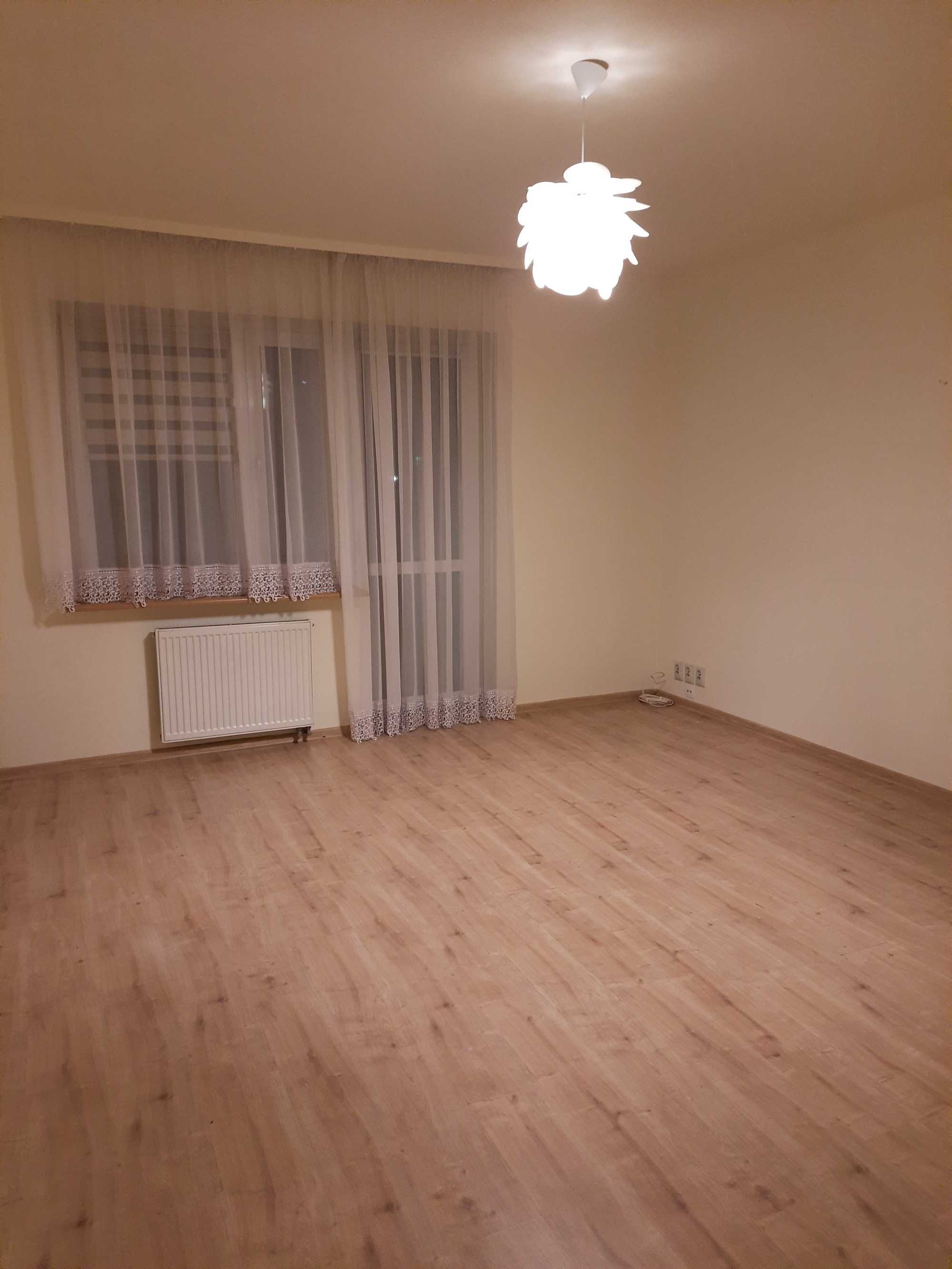 Mieszkanie dostępne od  września.
