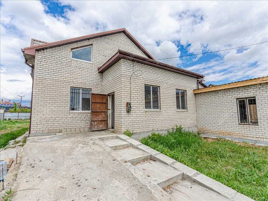 Продається новий, затишний будинок в Розсошенцях!