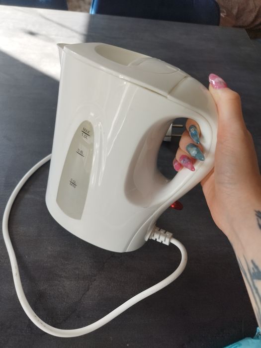 Czajnik elektryczny biały 1l sprawny