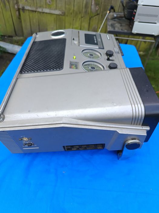 Kombajn telewizor , radio magnetofon Universum