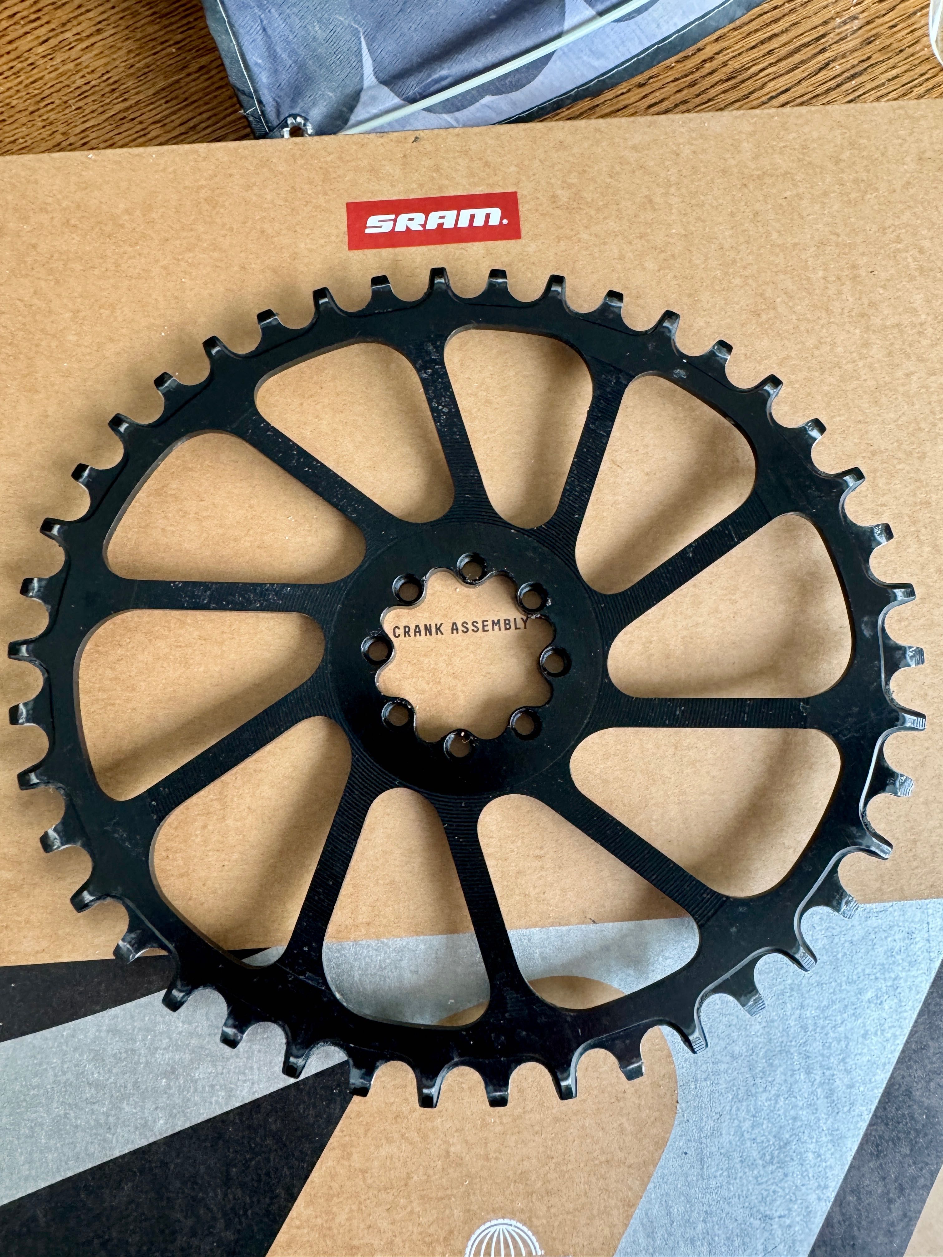 Zębatka Banless owalna 8 bolt AXS 42T