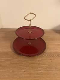 Czerwony stojak na ciasto z ceramiki