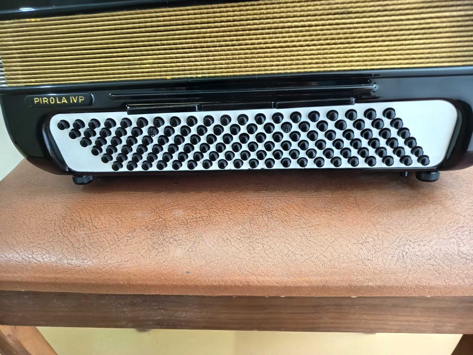 Acordeão HOHNER Pirola IVP