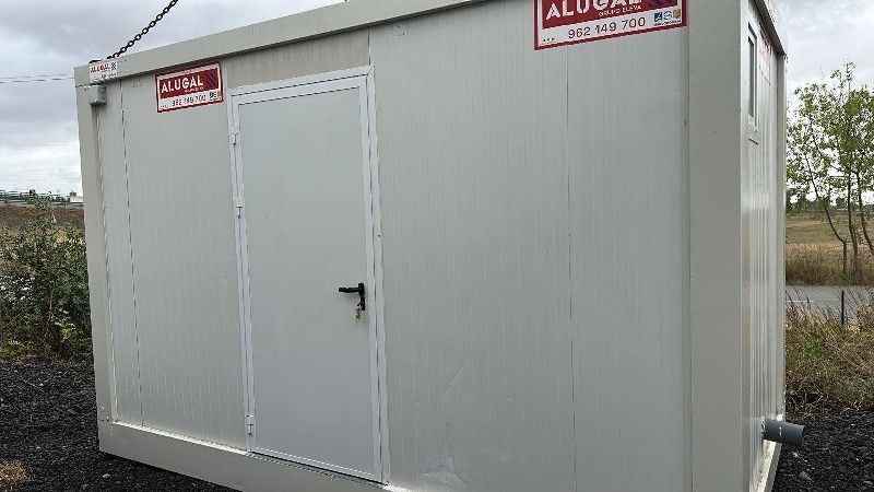 Contentor com sanita e duche