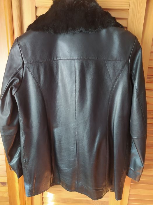 Casaco preto em pele