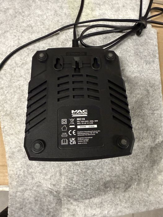 Ładowarka do baterii MacAllister 18 V 2,4A 60w