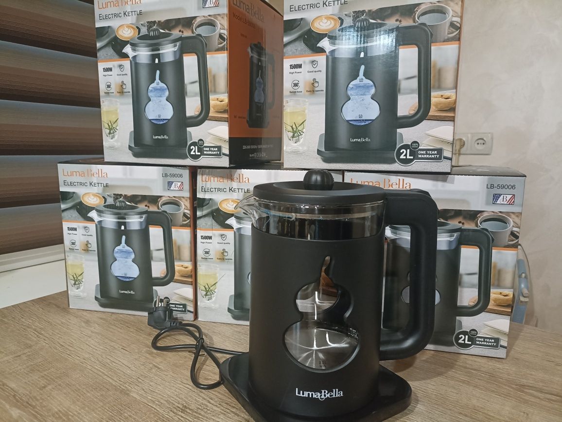 Якісний з підсвічуванням електрочайник 1500W
