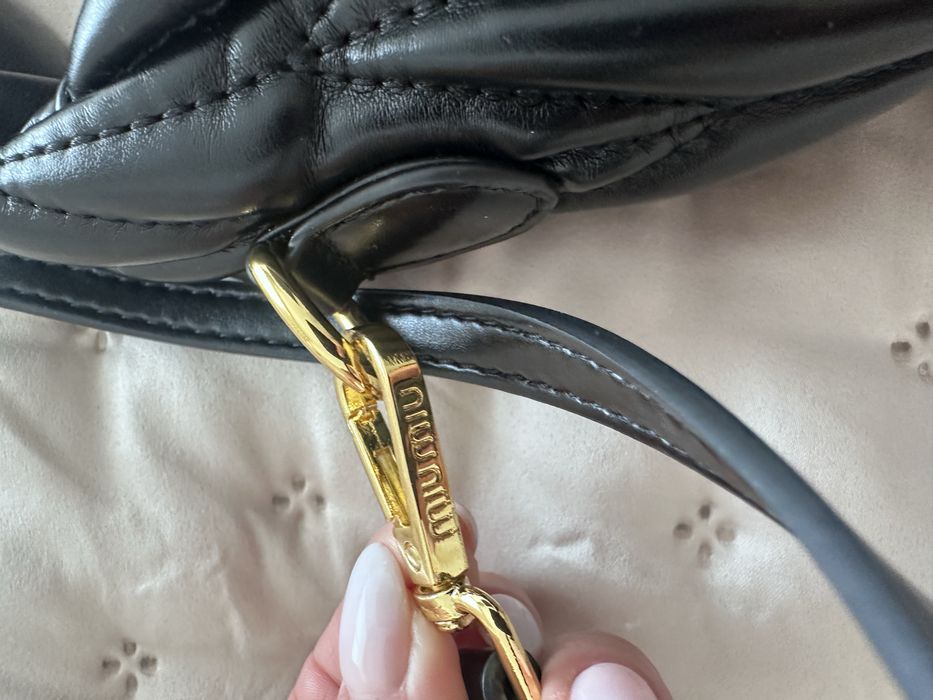 Carteira/ Bolsa/ clutch miu miu preta