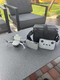 Квадрокоптер DJI Mini 2 Fly More Combo