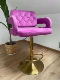 Piękny fioletowy fotel