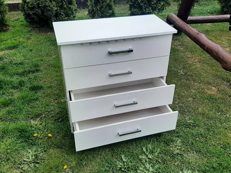 NOWA Biała Komoda z Czterema Szufladami – Solidna i Elegancka