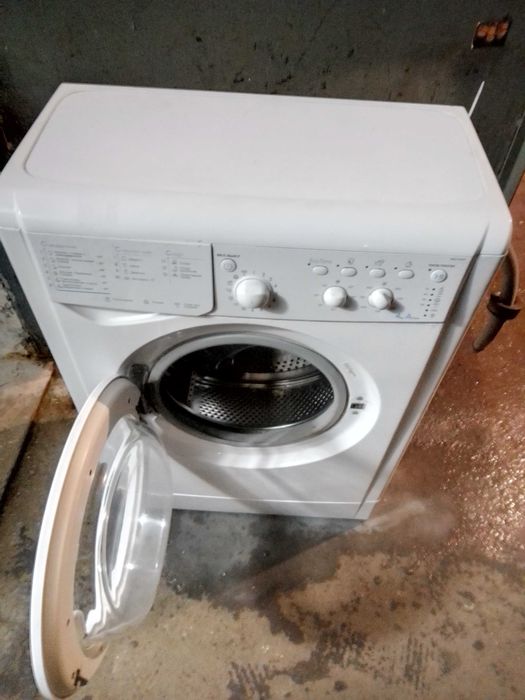 Продам Ситральная машина INDESIT