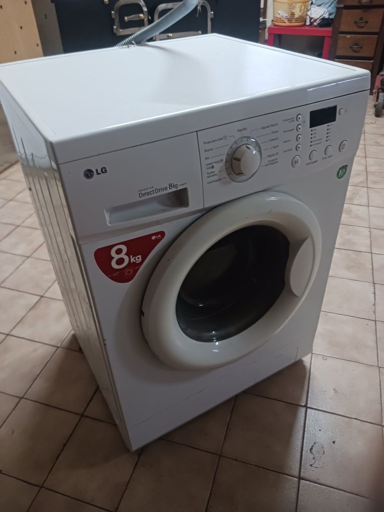Vendo máquina de lavar roupa LG 8 kg classe A+ , em ótimo estado possi