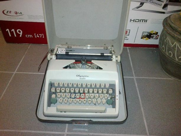 Maszyna do pisania Olympia Monika Koffer Schreibmaschine