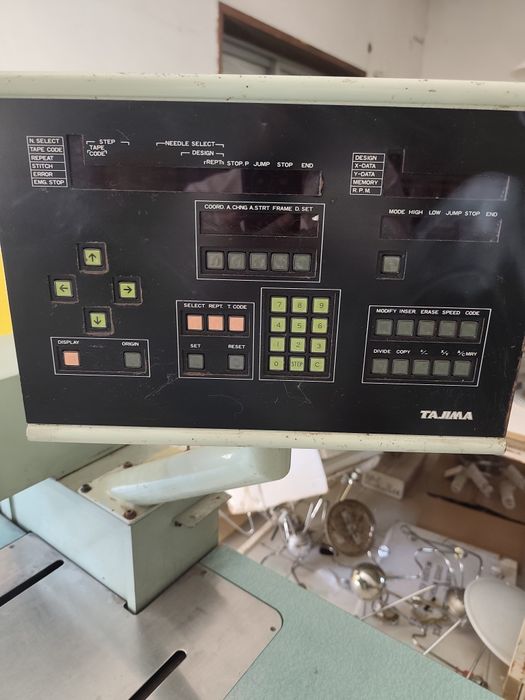 2 Máquinas ,de bordar 12 cabeças 6 cores tajima