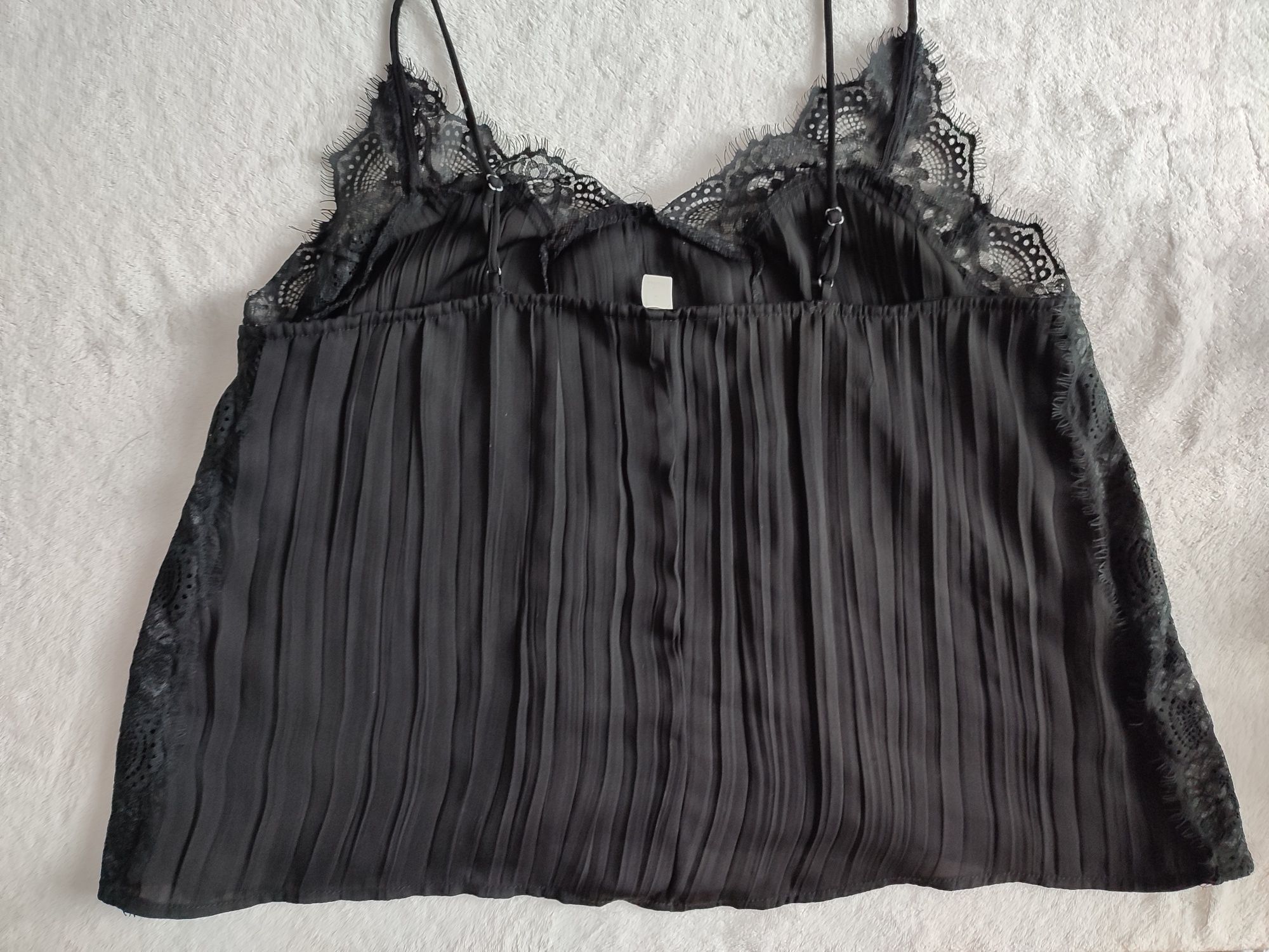 Czarna bluzka na ramiączkach rozmiar M firmy H&M