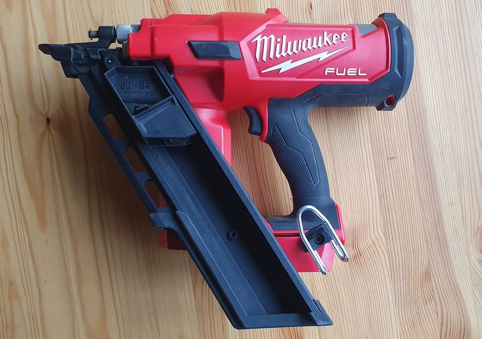 Нейлер Milwaukee 2745-20