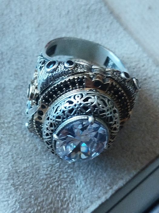 Перстень мужскій огромний