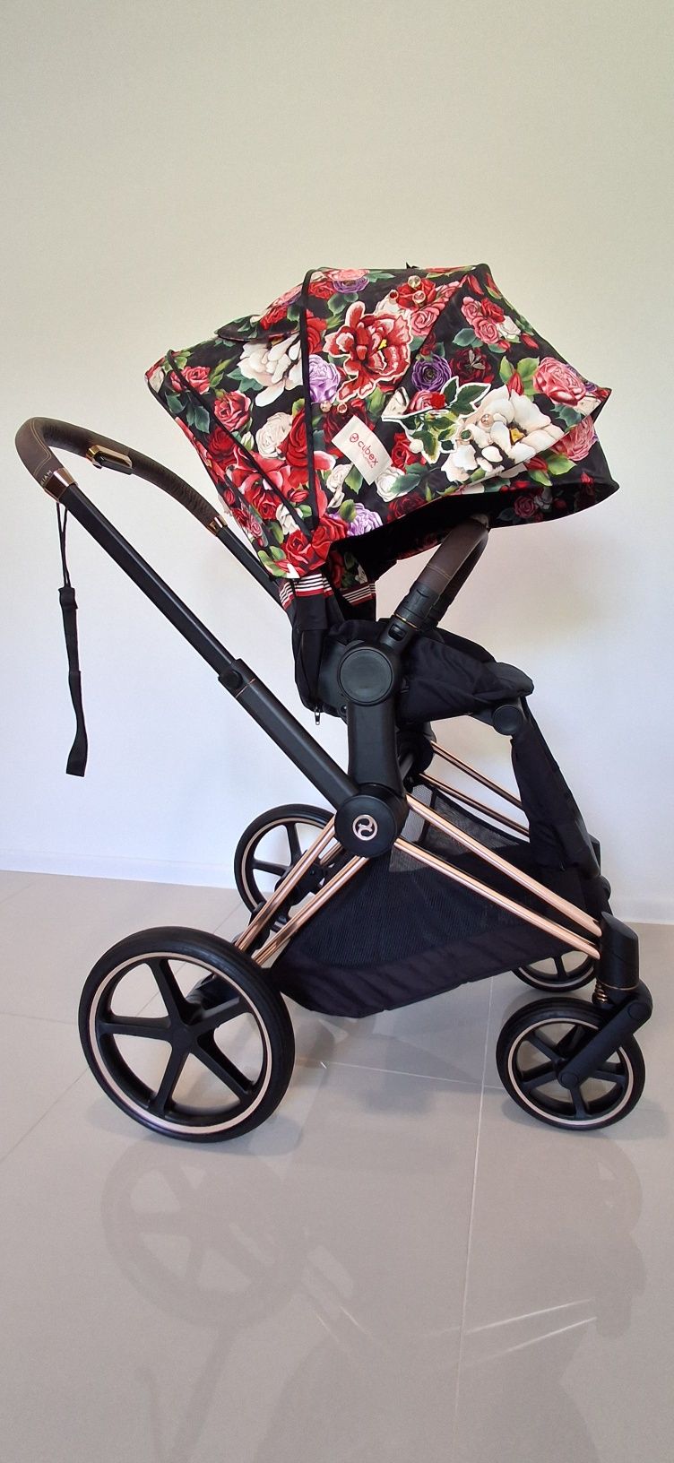 Śliczny wózek Cybex Priam Spring Blossom 4w1