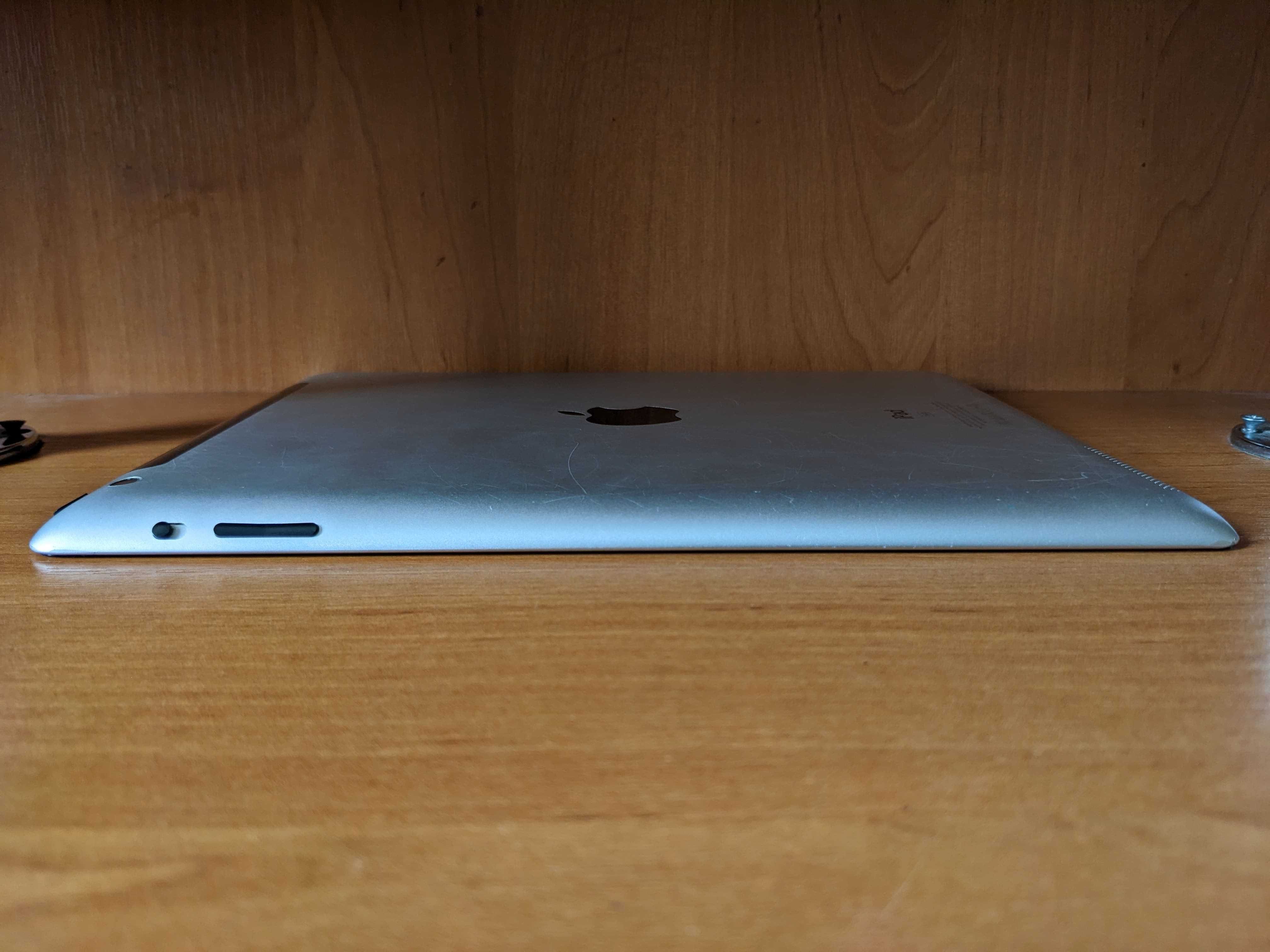 Планшет Apple iPad 3 A1430 16GB Wi-Fi+4G + кабель зарядки