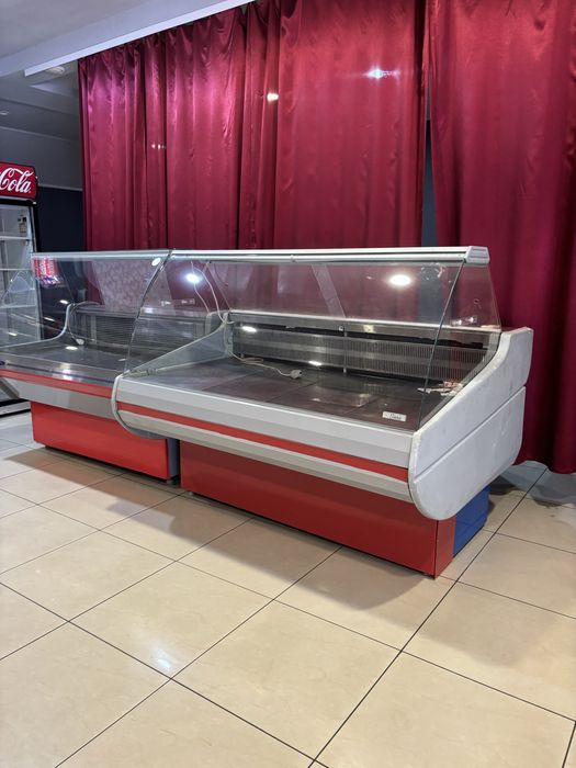 Продаю 2 витринные холодильники