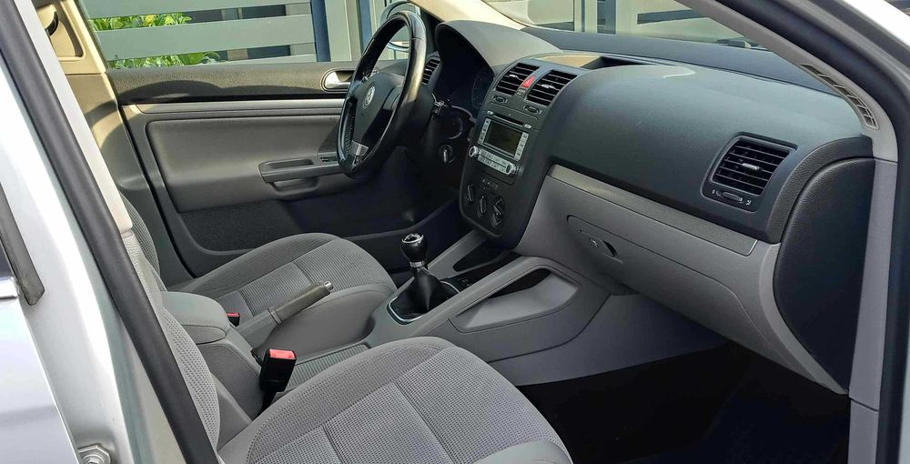 Zadbany i uszanowany Volkswagen Golf, benzyna, pierwsza rej. 2008 rok.