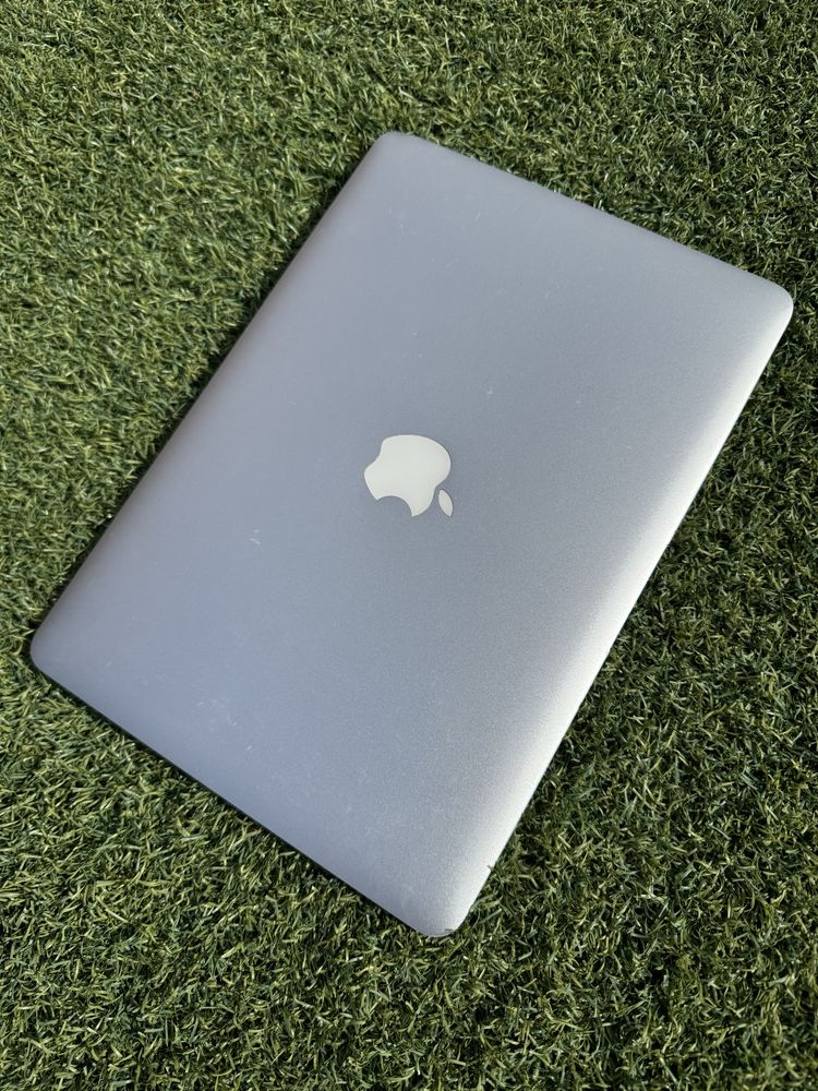 Macbook Air - A146
