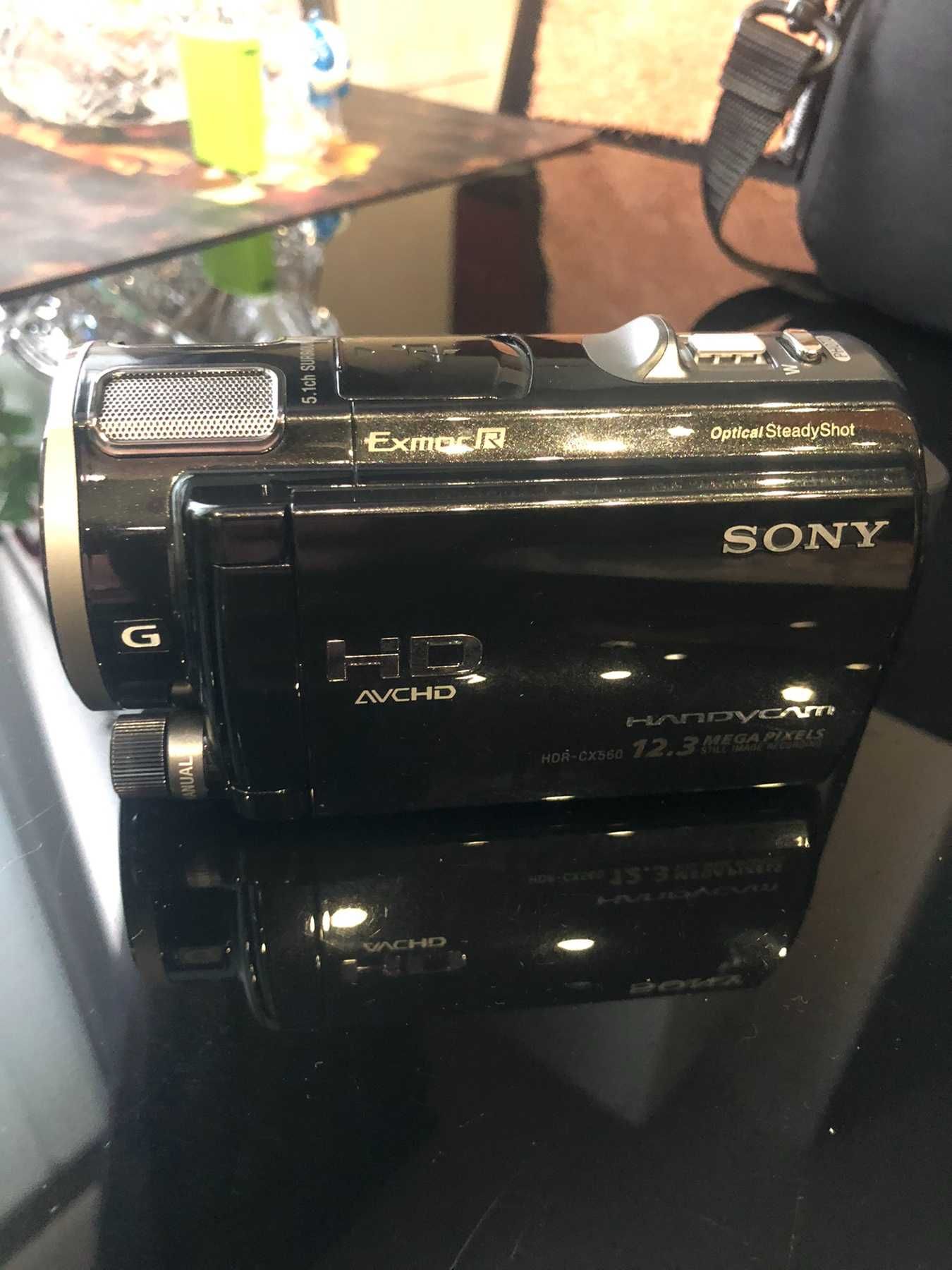 Видеокамера Sony HDR-CX560E