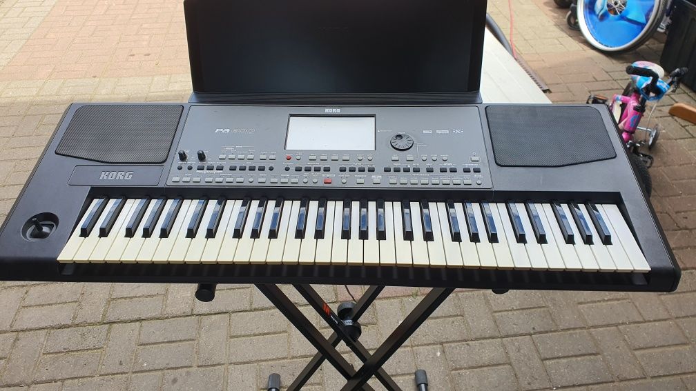 Keyboard Korg PA 600