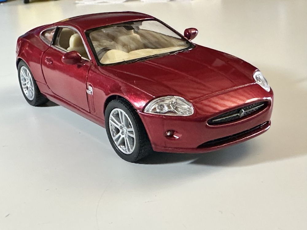 Carro Miniatura Jaguar XK Coupe – Alta Detalhação