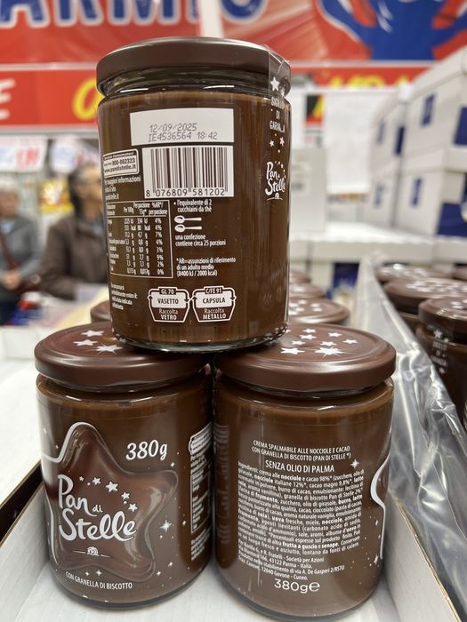 Шоколадна паста, печиво, бісквіт pan di stelle