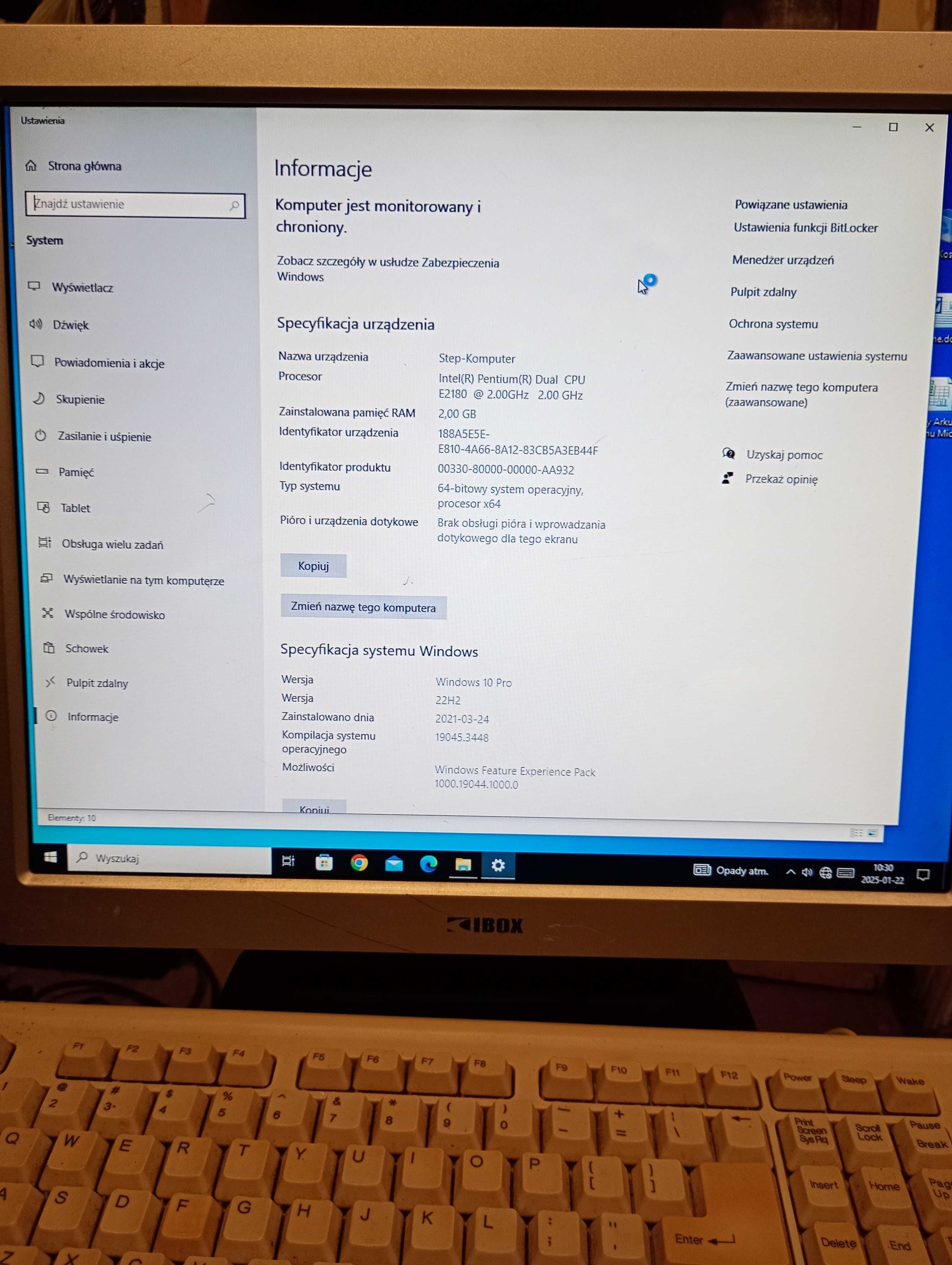 Komputer z systemem monitorem  sprawny