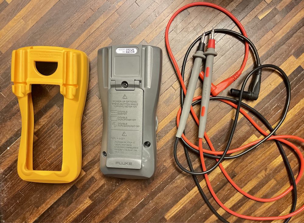 Fluke 117 Multimetr cyfrowy Kat. III 600V 20A elektryk mechanik EV
