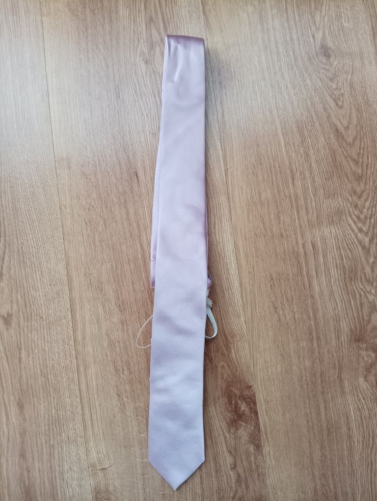 Różowy krawat męski jedwabny