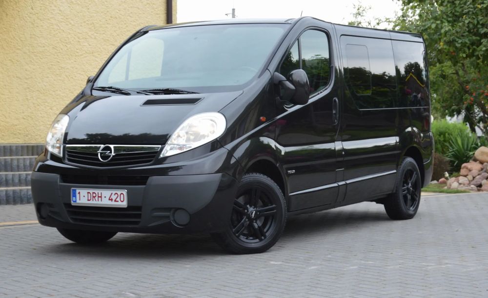 Opel Vivaro _wersja TOUR_Klima_NAWIEW_Duże Radio_Hak_Bezwypadkowy_Stan ORYGINALNY!