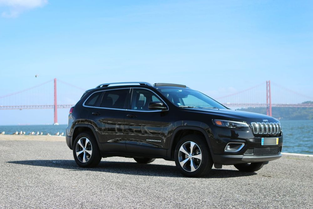 Jeep cheroke ano 2018 motor 3.2 272cv gasolina full extras Aceito reto