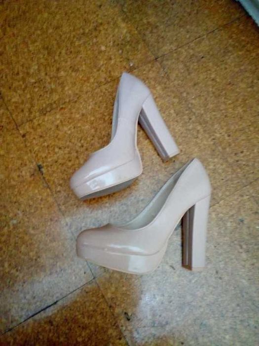 Sapatos Bejes usados apenas 1 vez