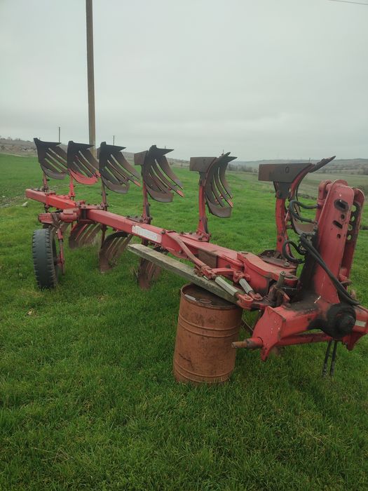 Продам оборотный плуг 5+1 и глубокорыхлитель плоскорез АКШ 5.6